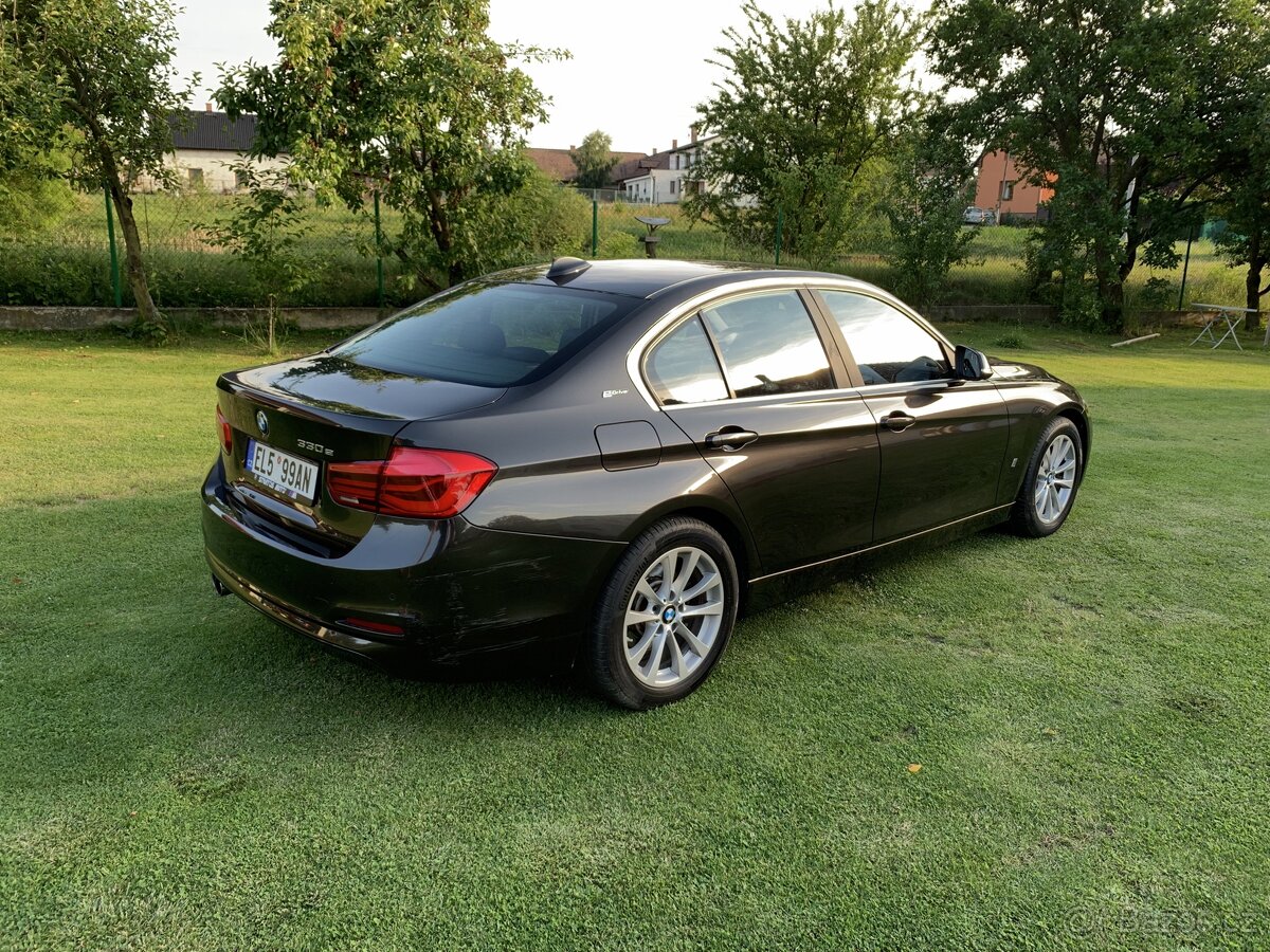 BMW 330e plug in hybrid s hvězdným nebem, možný odpočet DPH