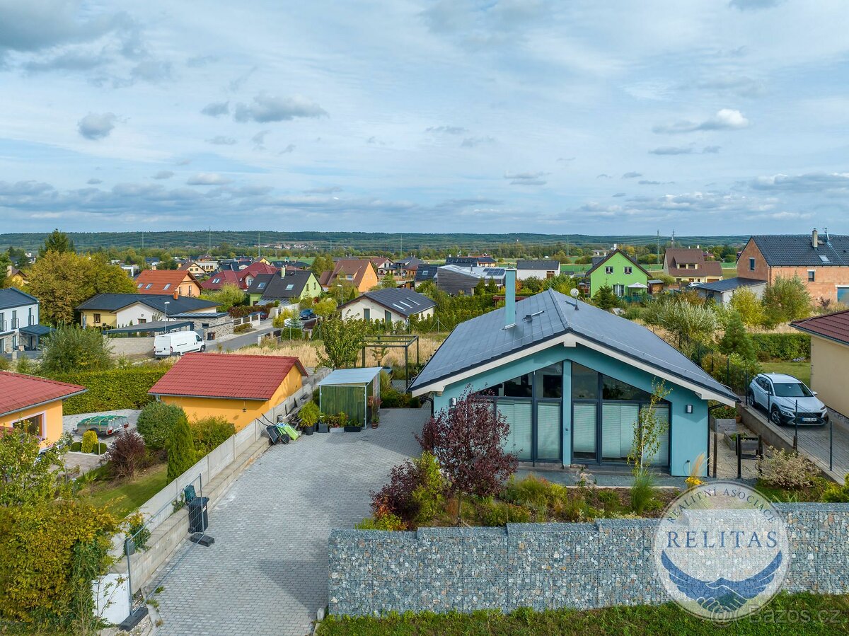 Prodej novostavby moderního bungalovu 103 m², zahrada 349 m²