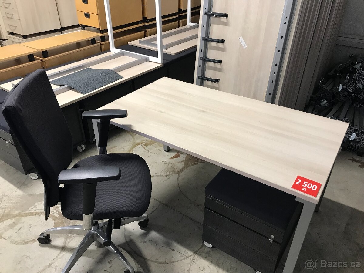 Prodám kancelářské stoly Steelcase