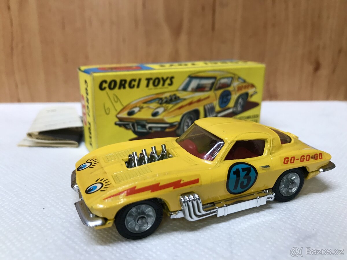 Corgi toys Corvette Sting Ray