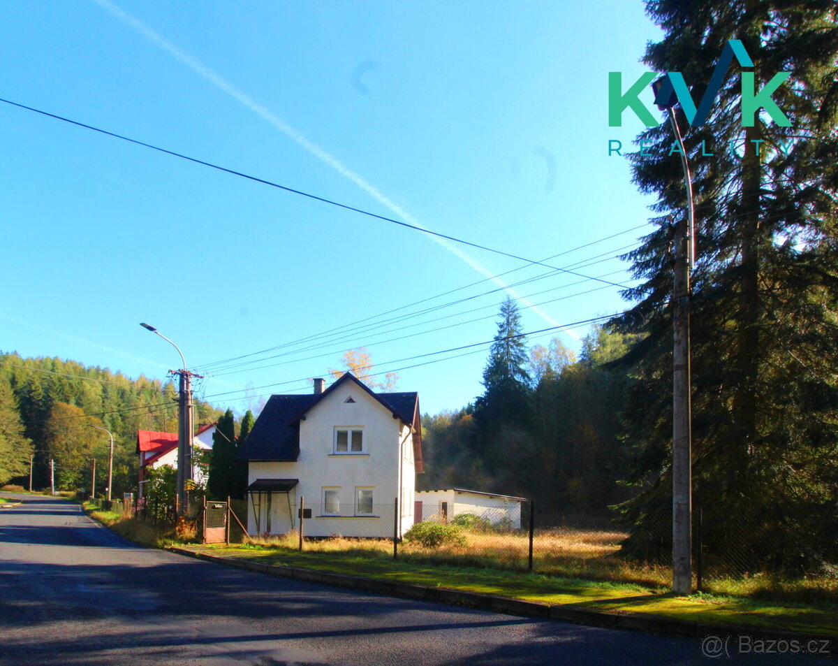 Rodinný dům, prostorná garáž, údolí obce Rotava - Šindelová