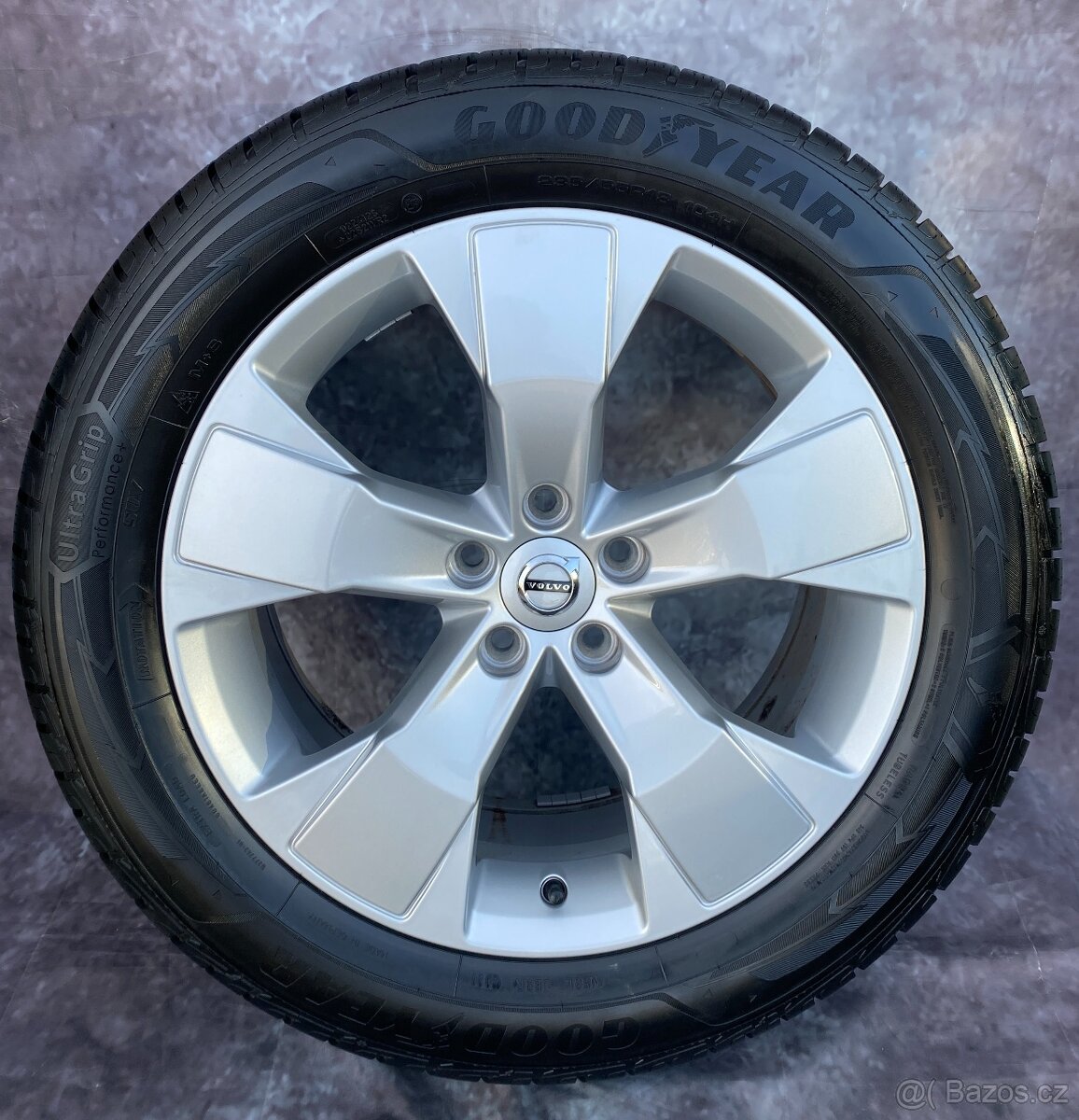 Originální Alu kola 5x108 Volvo XC40,V90CC 235/55/18 zimní