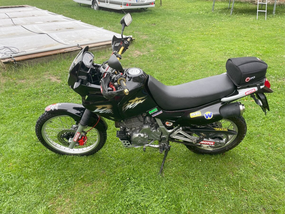 Honda NX 650 Dominárot