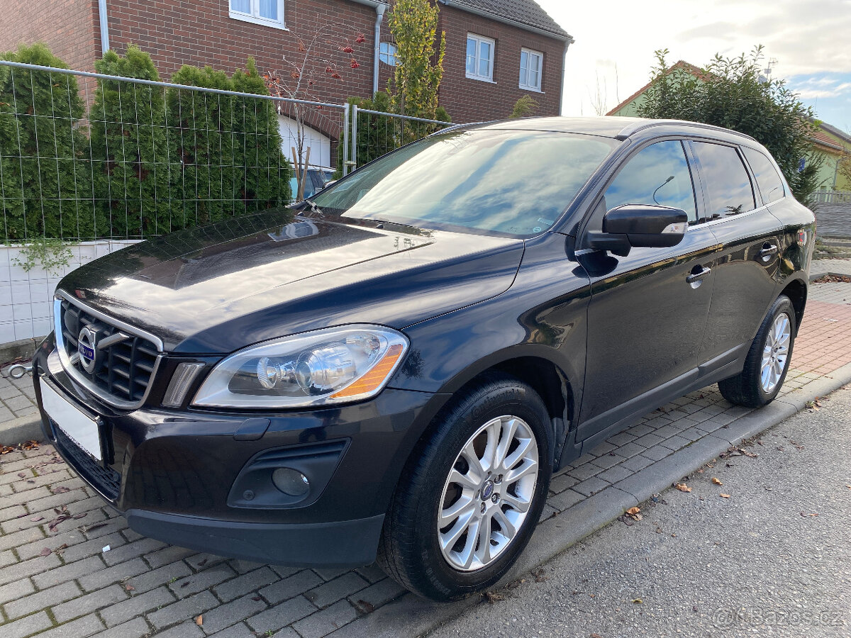 VOLVO XC60 2.4 D5 AWD 4x4 SUMMUM, KŮŽE, PŮVOD ČR, MANUÁL