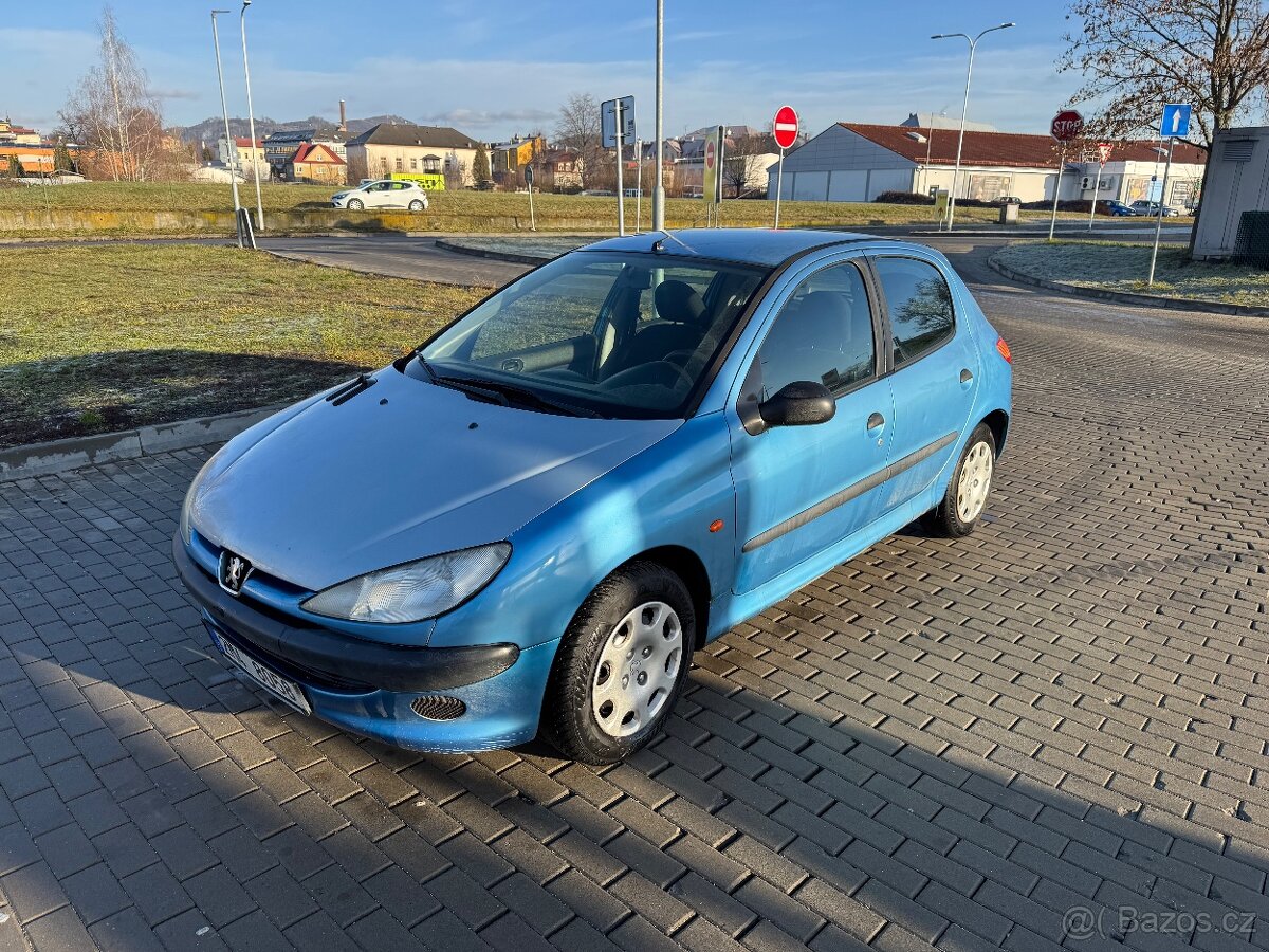 Peugeot 206 1,1i 44kW, nová STK