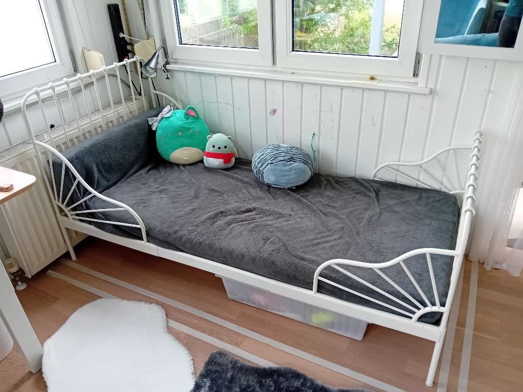 Rostoucí postel IKEA včetně roštu a matrace