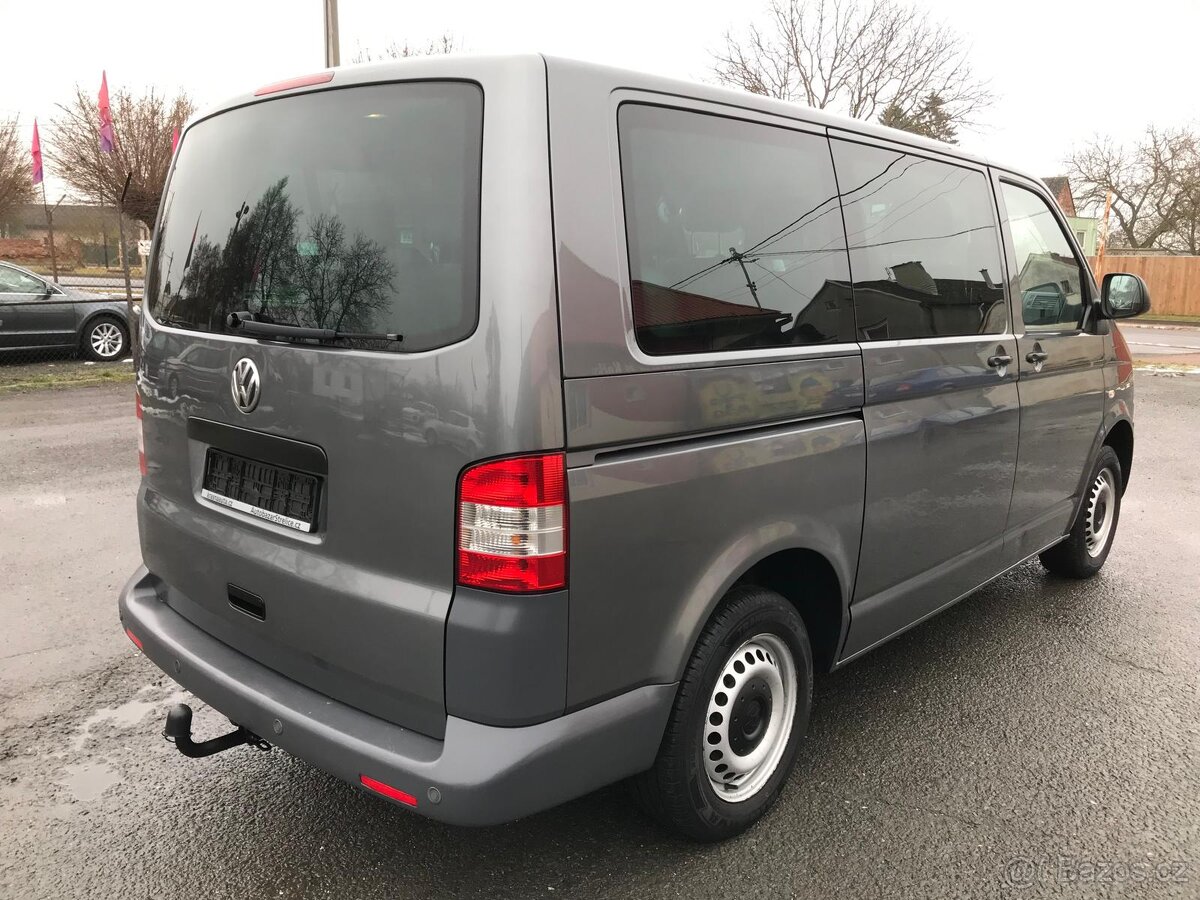 VW TRANSPORTER  T5 2.0 TDi SERVISNÍ HISTORIE 9 míst