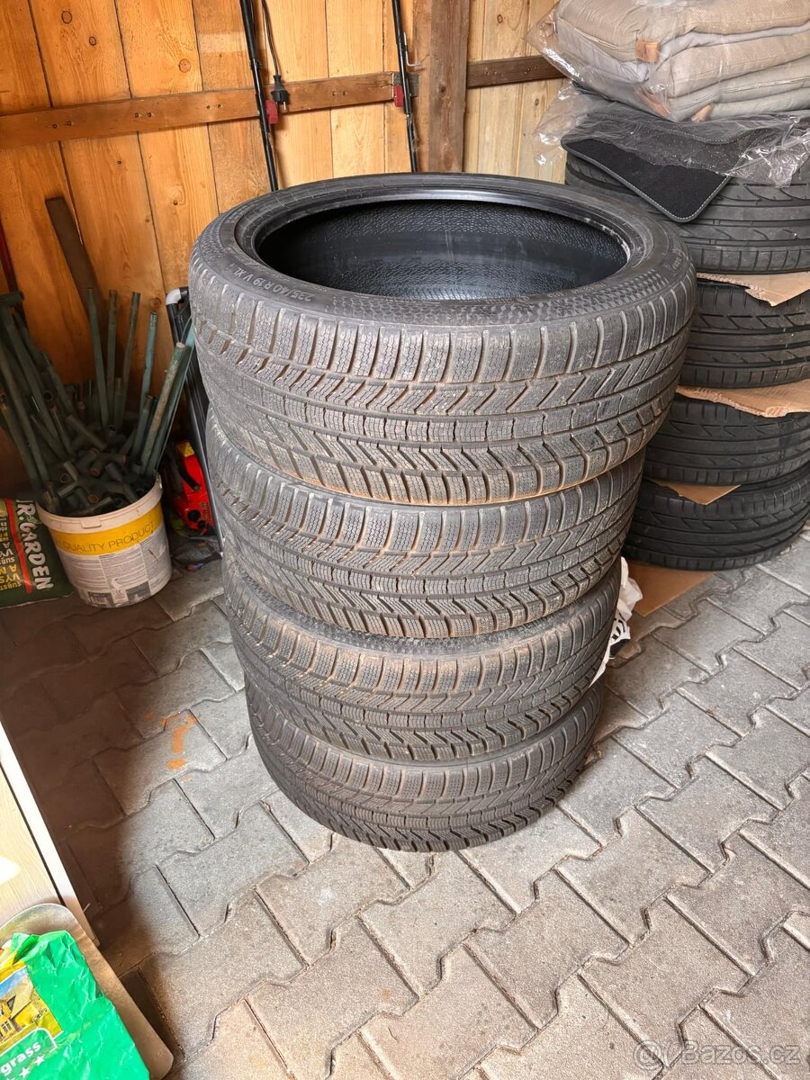 Continental  Winter Contact  235/40 R19 V XL