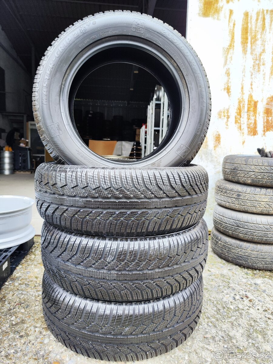 Zimní pneu = SEMPERIT = 235/60 R18 = NOVÉ