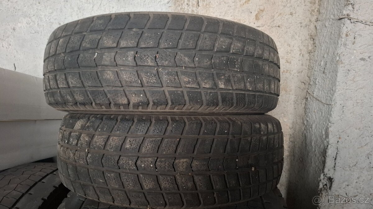 225/65 r 16C zimni Nexen