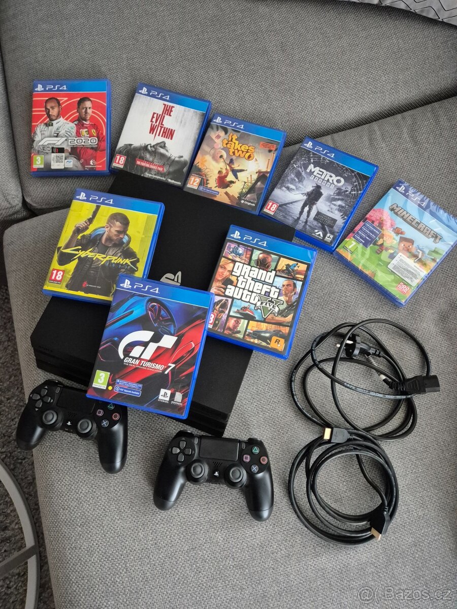 Playstation 4 PRO + 2 ovladače + hry TOP STAV