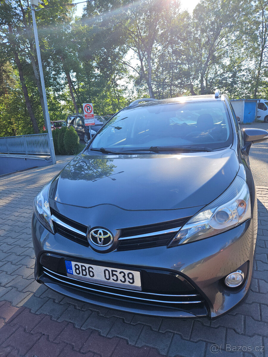 Toyota Verso 2.0 D-4D 91Kw,r.v.2013 ,koupeno nové v ČR