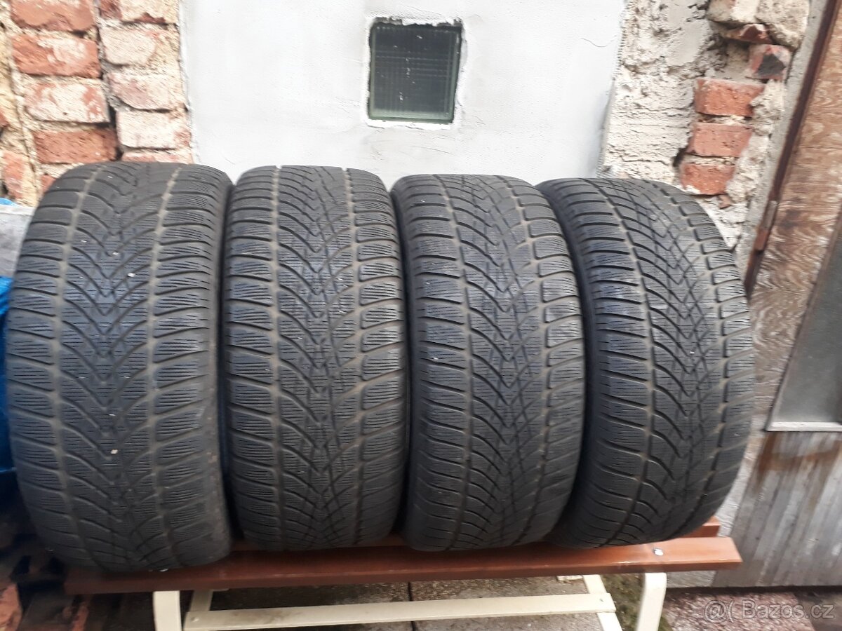 ZIMNÍ PNEU DUNLOP SP WINTER SPORT 4D--245/45/R17"