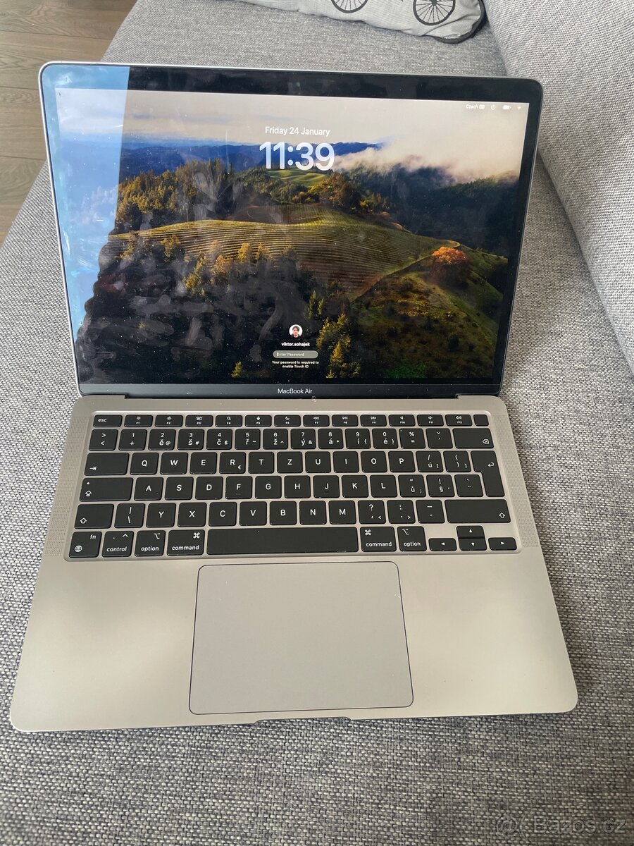 MacBook Air 2020 M1, 8GB RAM, 250GB disk