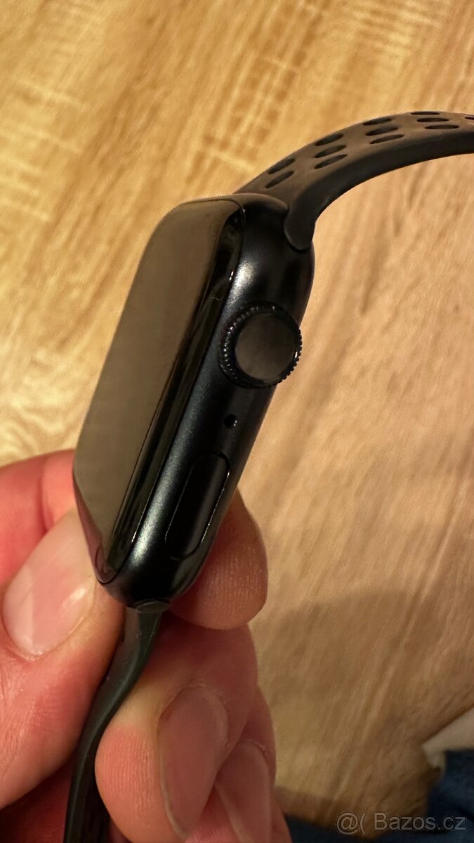 Apple Watch 7 45mm +11 řemínku +2 kryty