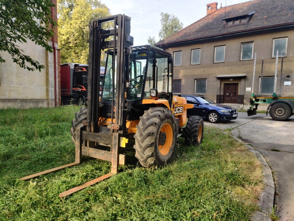 Vysokozdvižný terénní vozík JCB 930