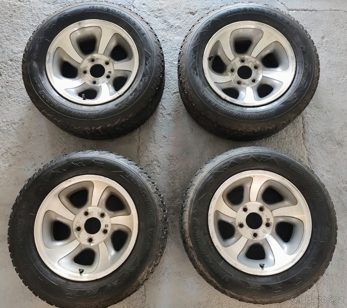 15' ALU kola USA 5x120.6 s pneu 215/65r15