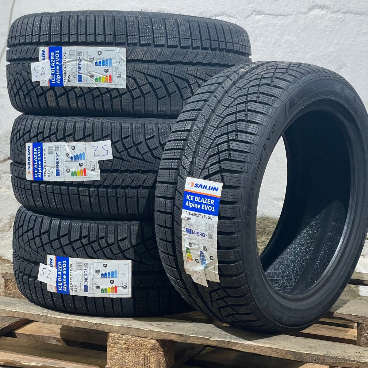 NOVÉ Zimní pneu 235/45 R17 97V Sailun