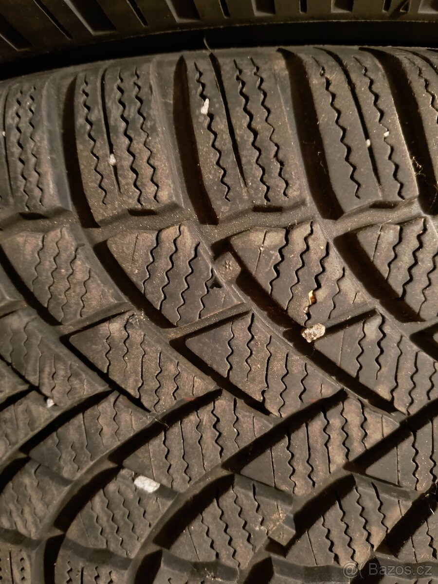 Pneu 215/45 r16