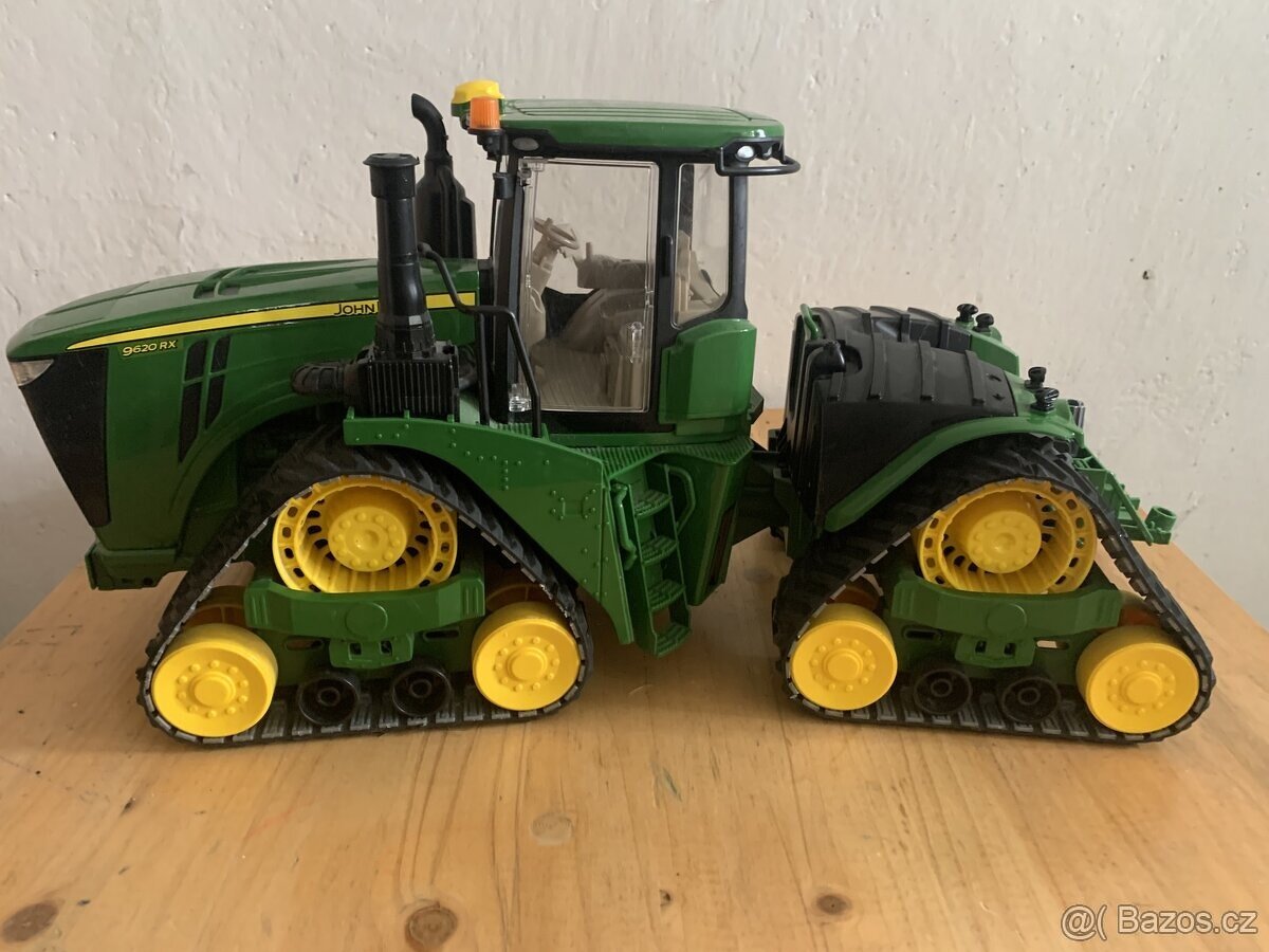 Pásový traktor John Deere 9620RX