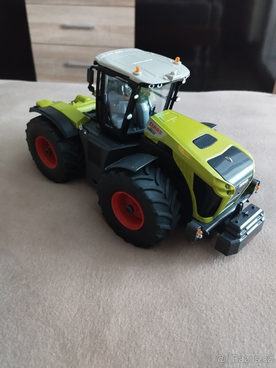 Siku control traktor Claas xerion Rc