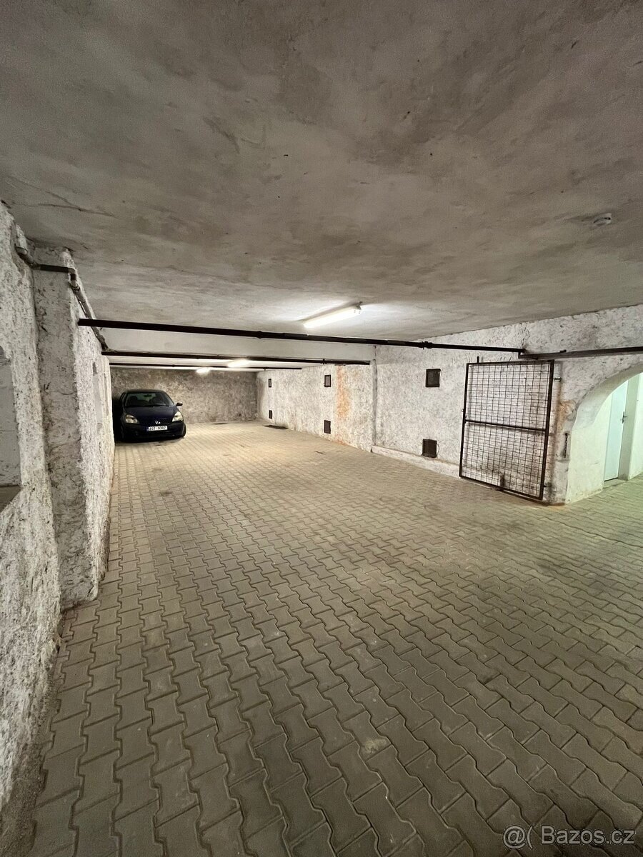 Garážové stání 60 m2, centrum Kutná Hora