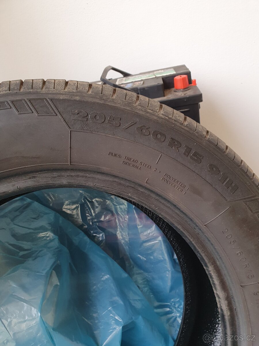 Sada pneu 205/60r15 letni