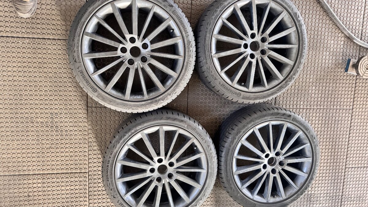 Letní sada 18” alu disků Škoda a pneu 225/40R18 Continental