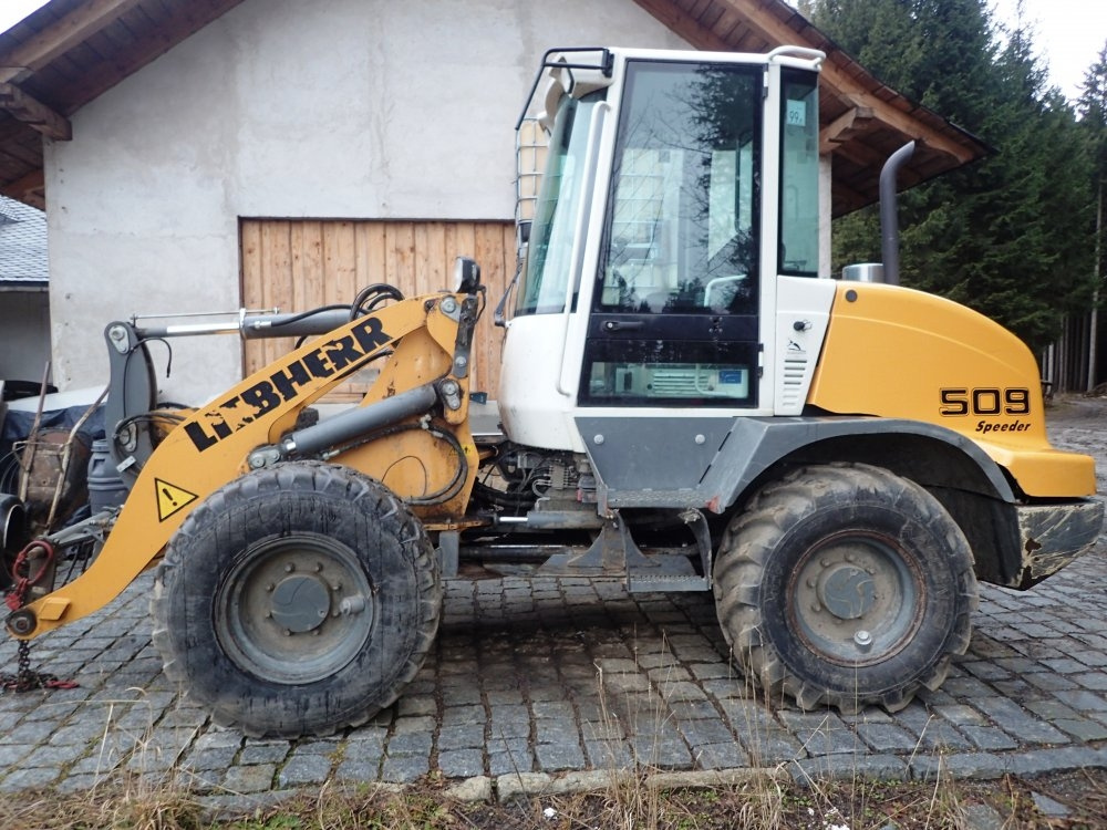 7.5t nakladač Liebherr 509 bez lopaty