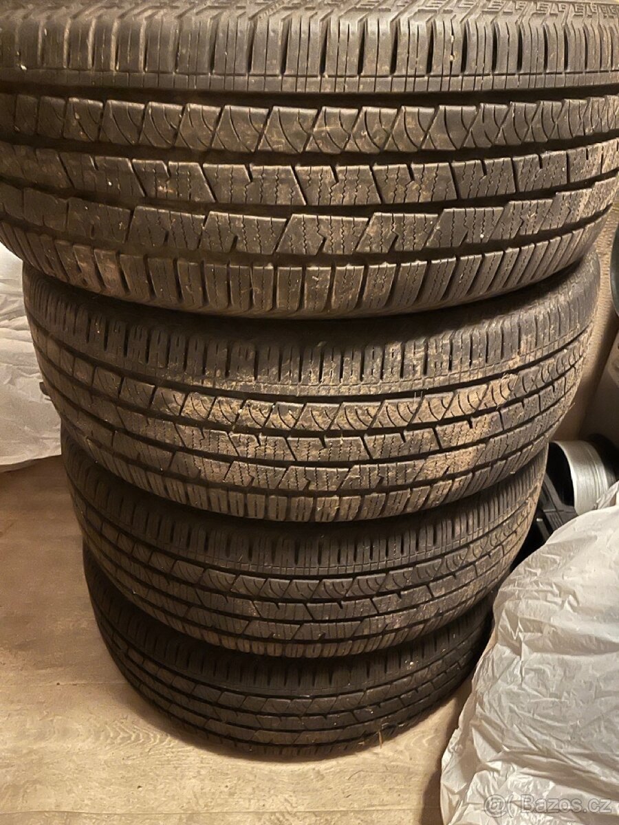 Univerzální celoroční 235/60 r18 continental