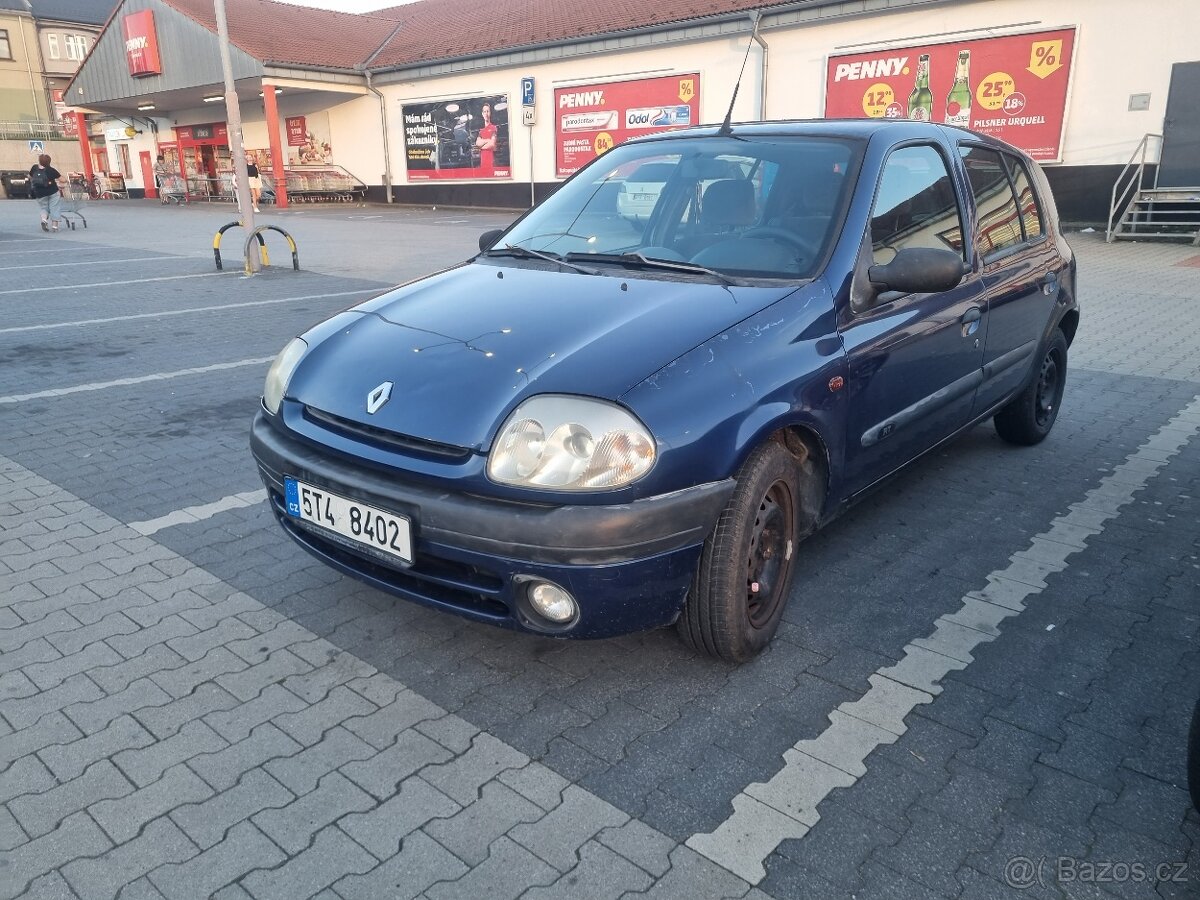 Renault clio 1.2 rok 2000 platná stk kosmetické vady