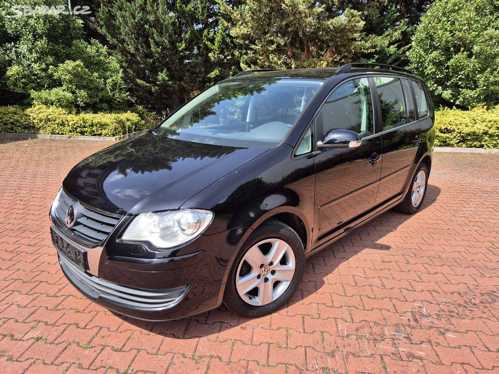 VW Touran 2.0TDI 103kW 7 míst, tažné,xenon,bez koroze