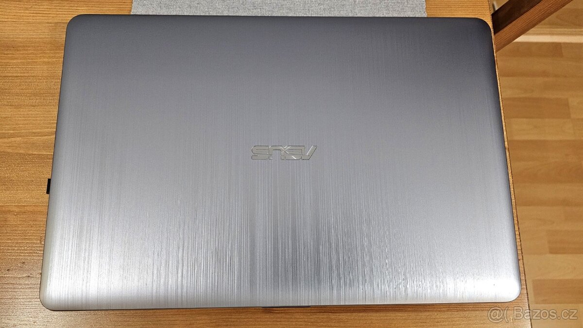 Prodám notebook Asus