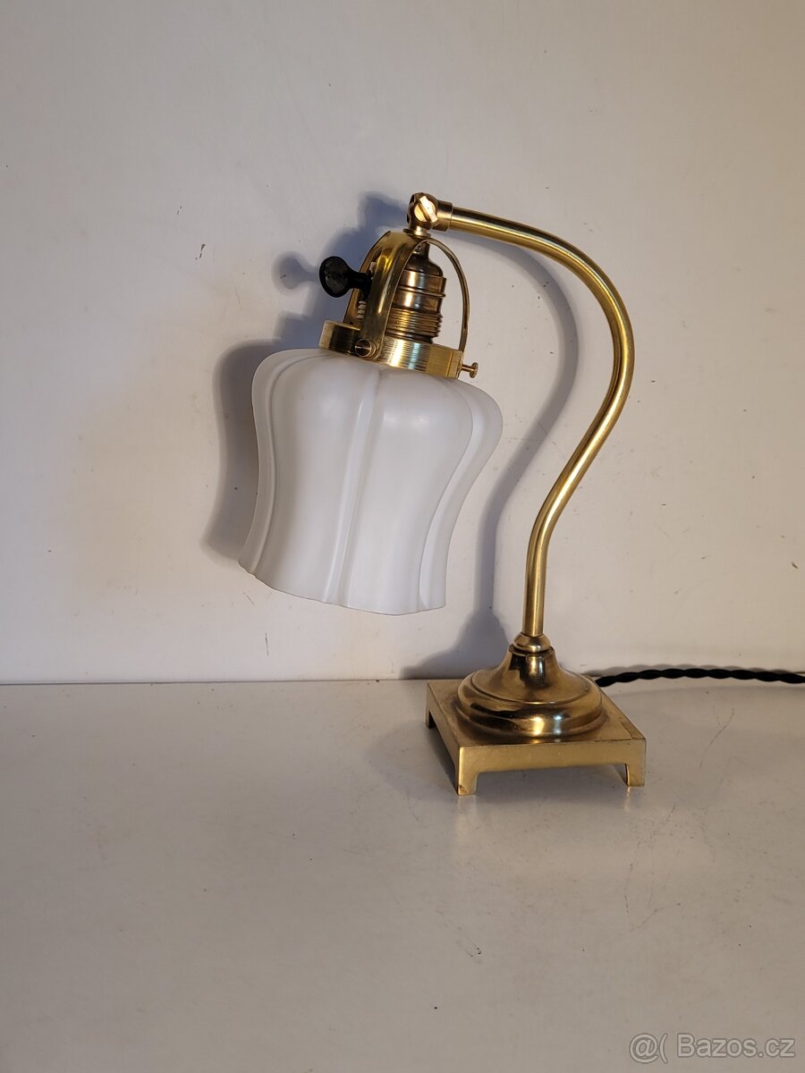 mosazná drobná stará lampa, lampička, bílé stínidlo