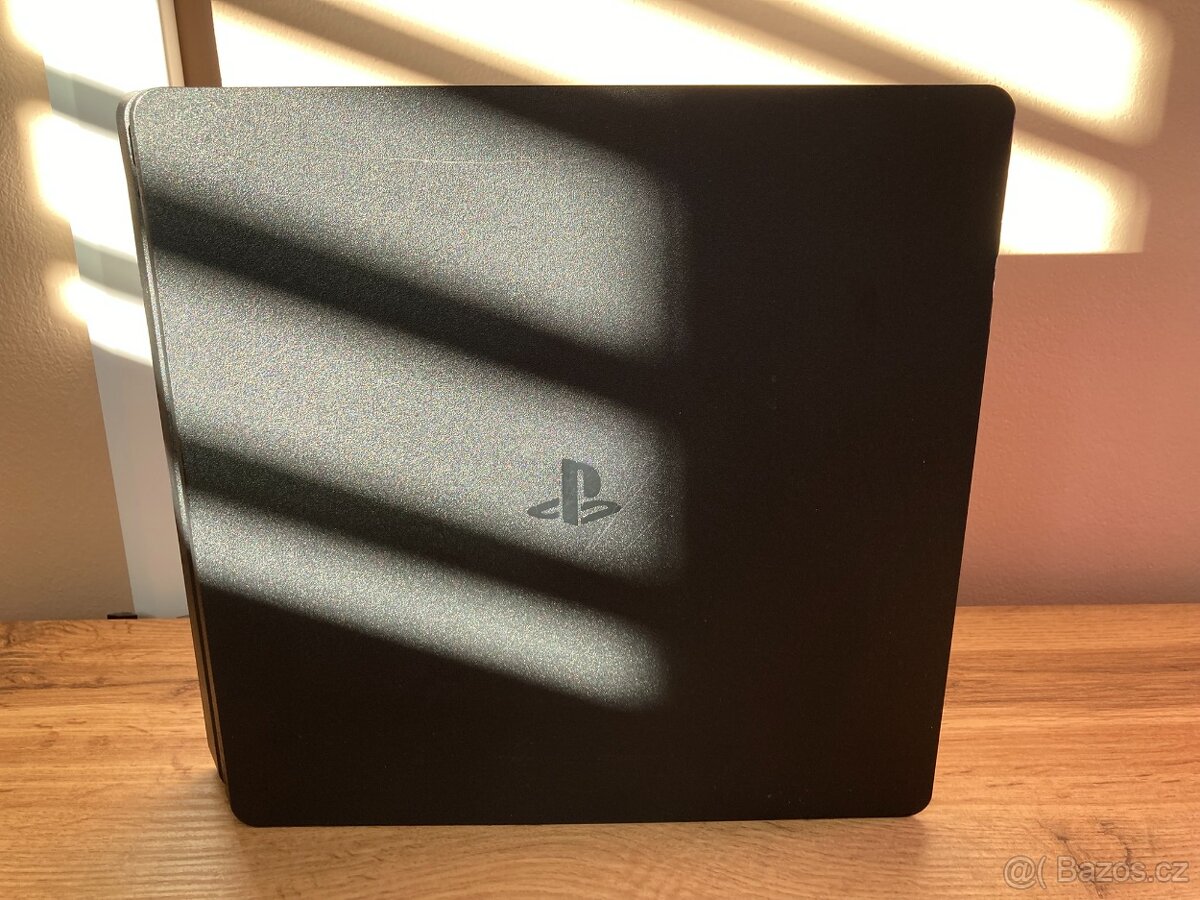 PS4 Slim 500Gb s ovladačem