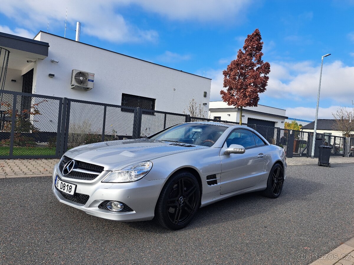 Mercedes SL 500 V8 Plná výbava,AMG paket,Garažované