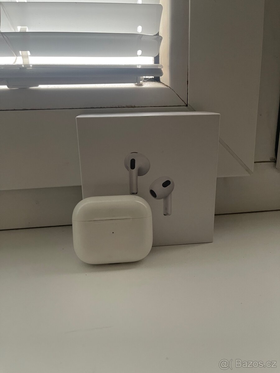 Apple AirPods 3 generace