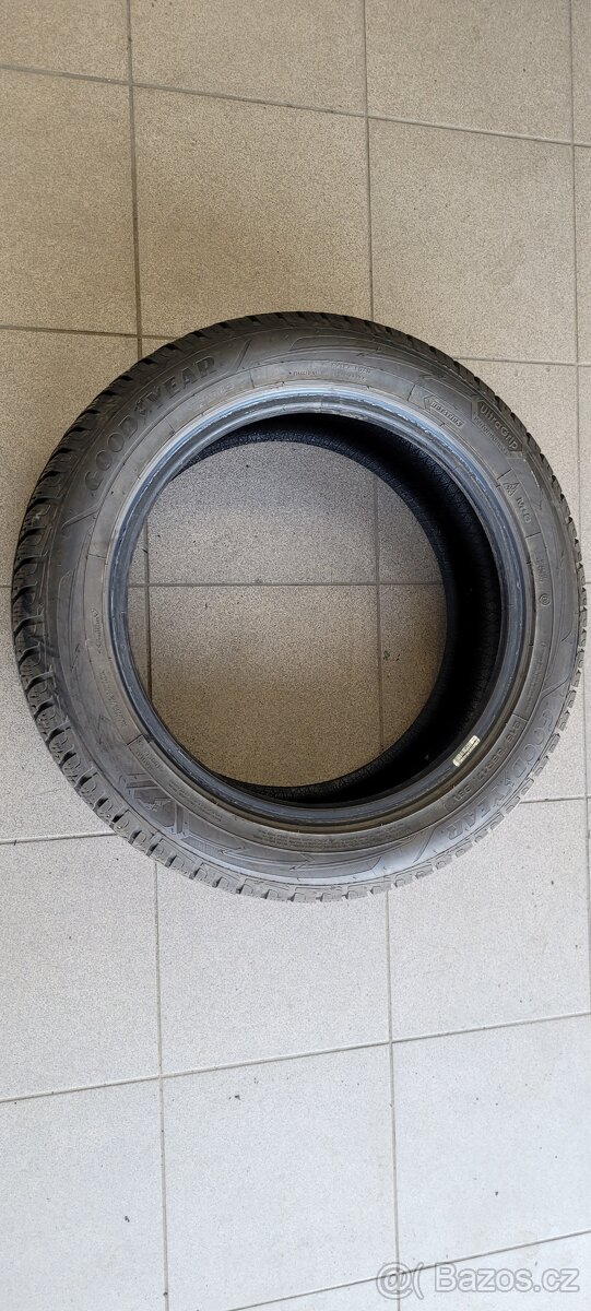 Zimní pneu Goodyear 215/55/17