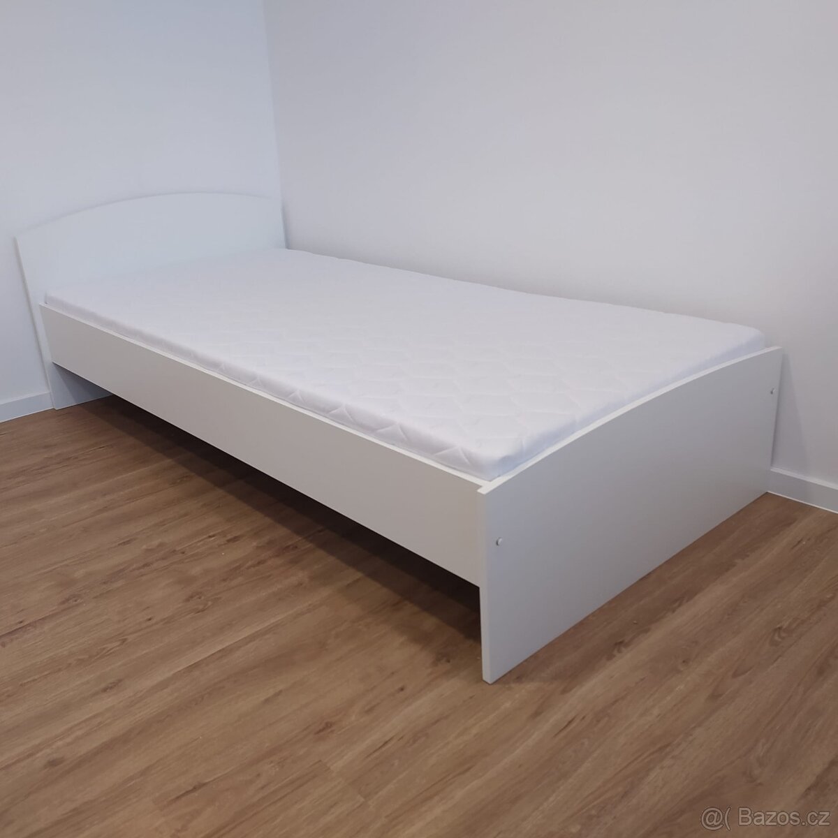Jednolůžková postel bílé provedení 90x200cm