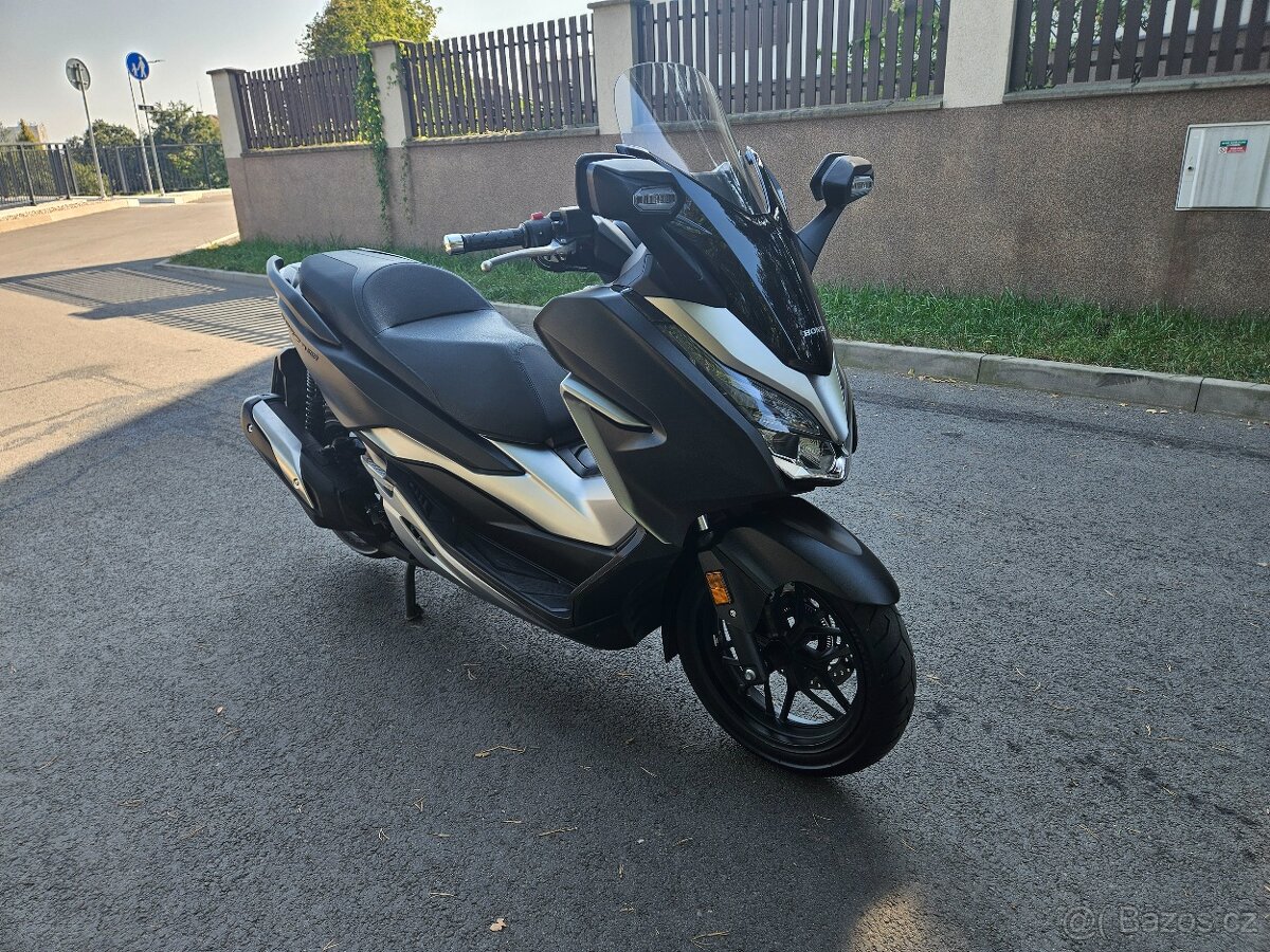 Honda Forza 300, r.v. 2020, najeto : 18.700km