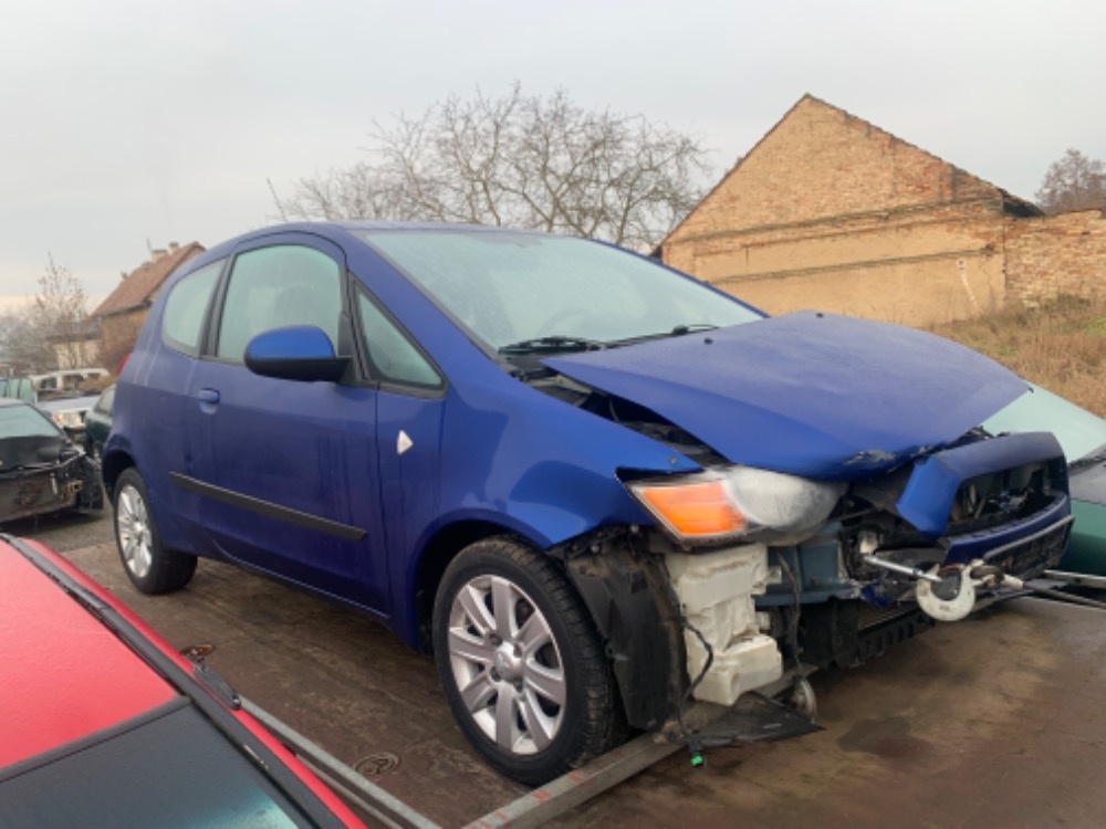 Mitsubishi Colt 1.3 , r.v. 2012 , 67tis km - náhradní díly