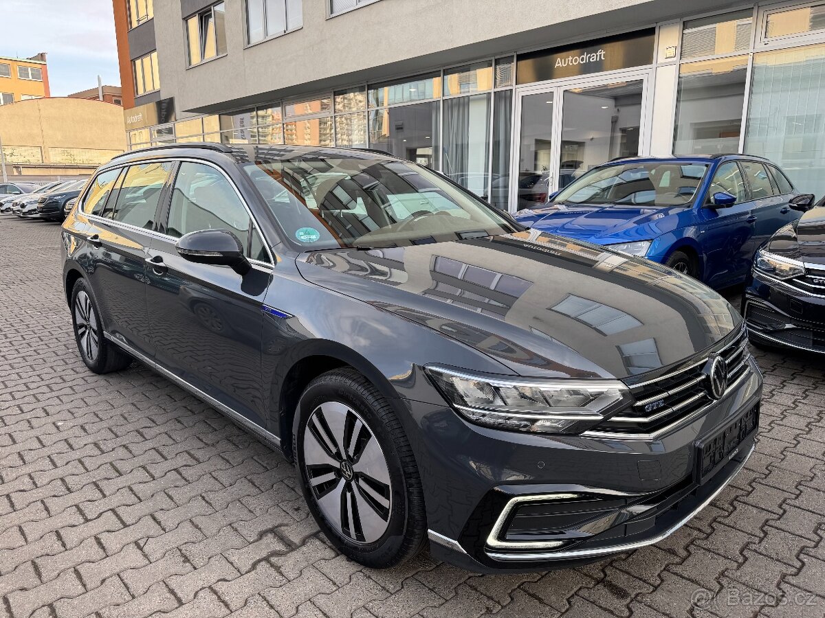 VW Passat B8 GTE 1.4 eTSI eHybrid 160kW DSG ACC Navi Kamera