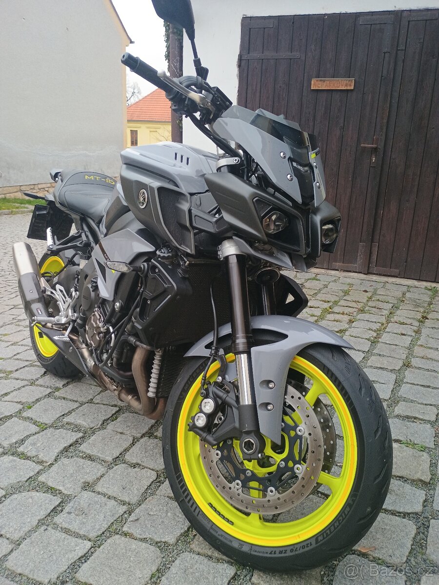 Yamaha MT-10 2016 krásný stav