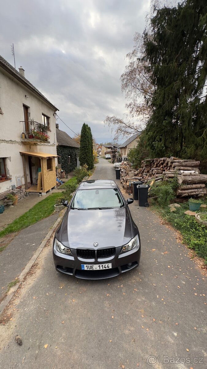 BMW E90 330i