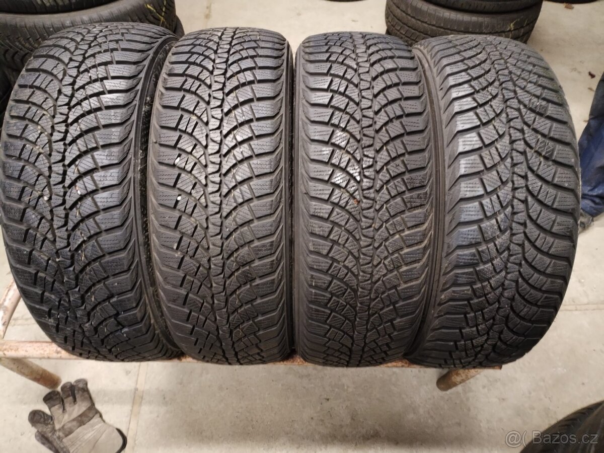 205/55/17 zimni pneu KUMHO 205/55 R17