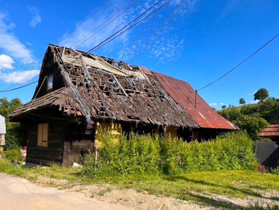 DREVENICA S POZEMKOM blízko Terchovej - NA PREDAJ