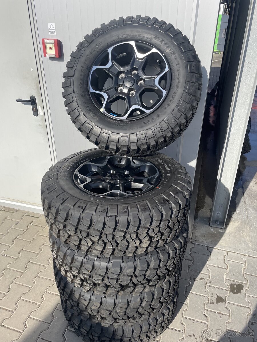 kola Jeep Wrangler s BF Goodrich sada 5kusů