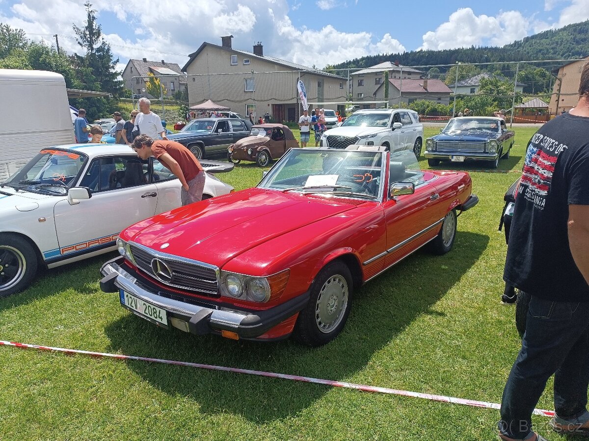 Mercedes-Benz R107 560 SL