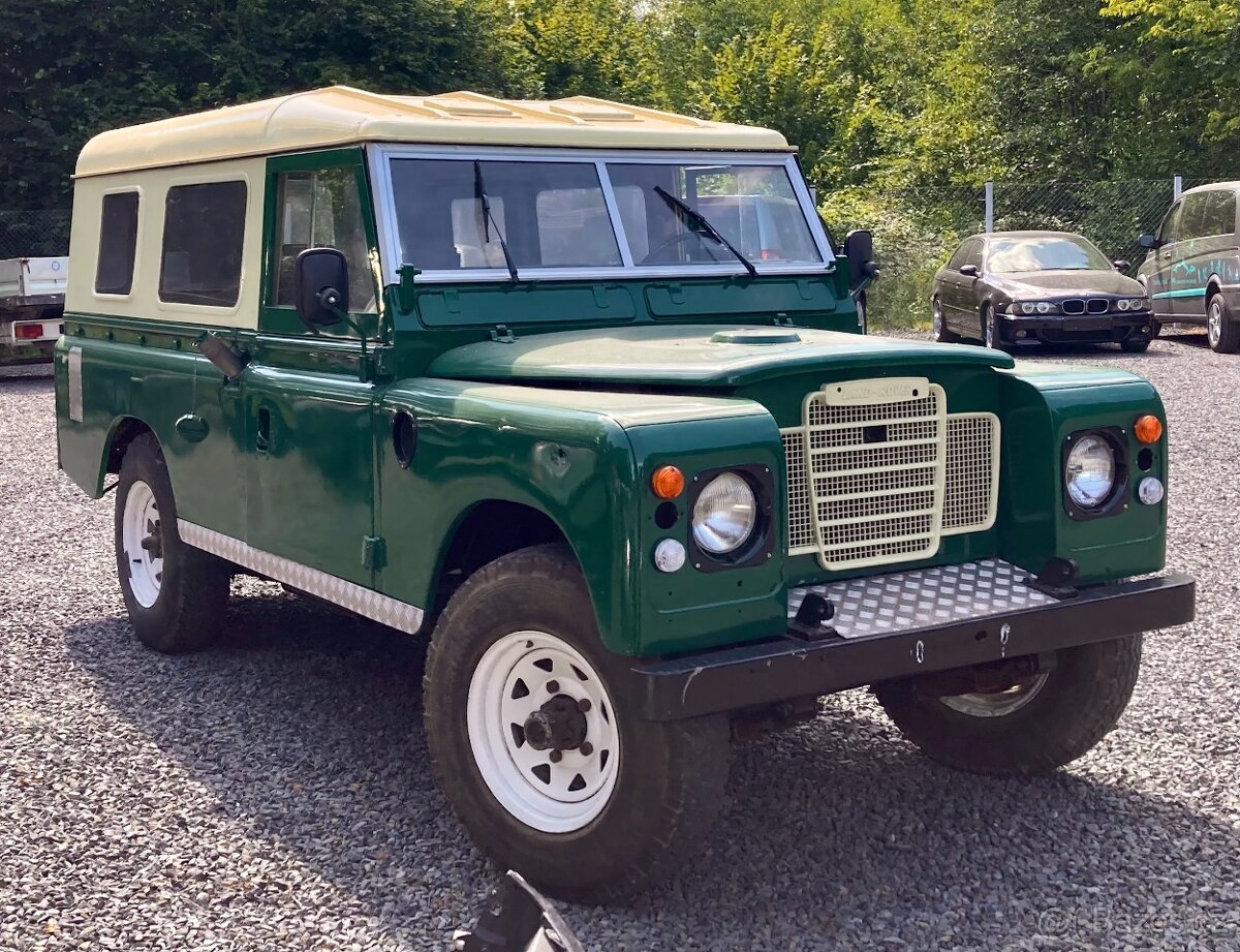 Land Rover Series III 109 Hard Top