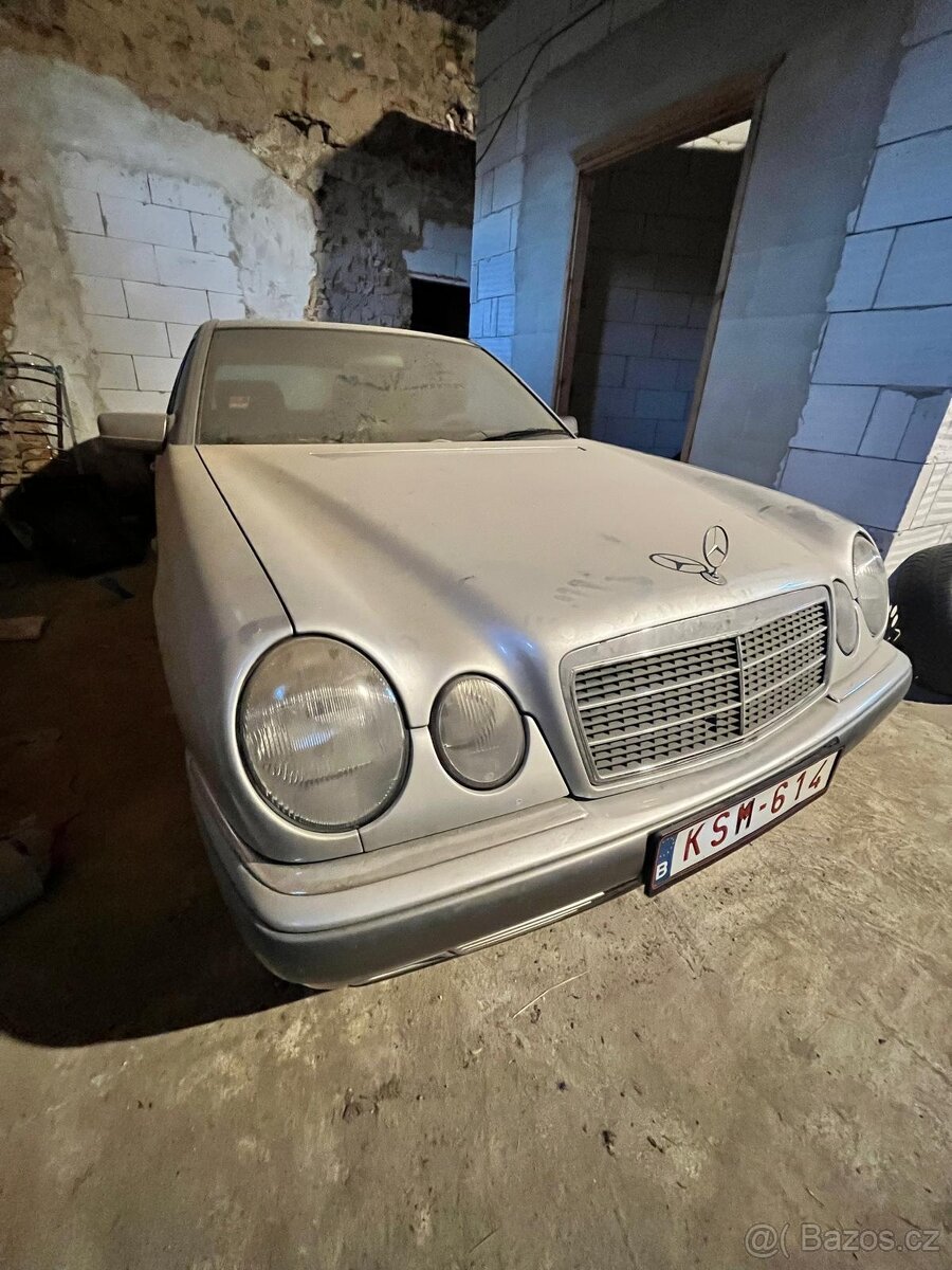 Mercedes Benz E200